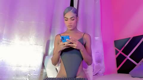 liyenpain01 online show from April 22, 3:24 am