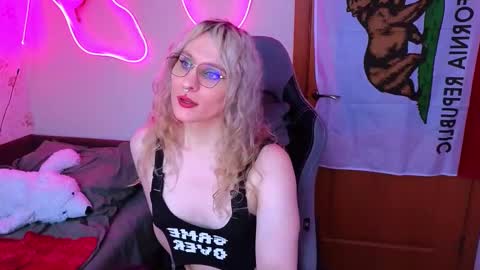 Lori -----------------------------------    online show from February 11, 2:03 pm