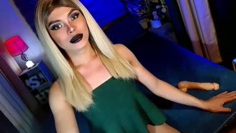 Snapshot of lovelymiss_shyna11 chatting on October 1, 10:16 am lovelymiss_shyna11 online show from October 1, 10:16 am