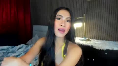 Snapshot of lovemarie19x chatting on February 4, 3:22 am pauleen online show from February 4, 3:22 am
