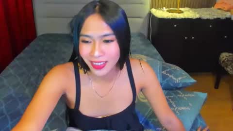 Snapshot of lovemarie19x chatting on October 12, 5:32 am pauleen online show from October 12, 5:32 am