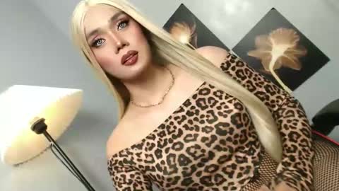 lovers moon22 online show from April 16, 12:17 pm