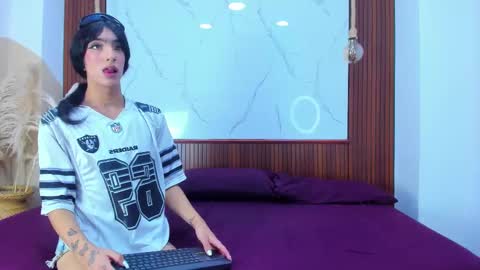 sofia and bryan online show from December 19, 9:09 pm