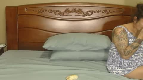 lulu_wild online show from April 22, 1:23 am