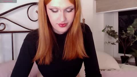 Luna give me a thumbs up please online show from February 3, 2:53 am