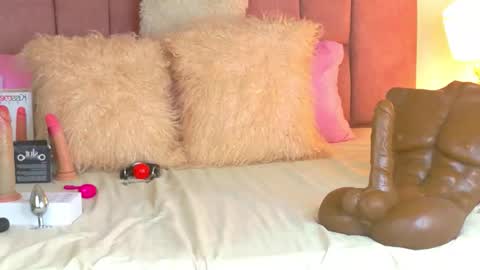 lunitadiva online show from April 14, 6:24 pm