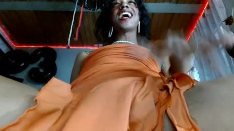 Bella Maidi online show from April 25, 1:41 pm