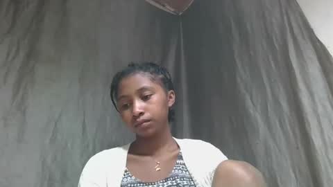 mamieriela online show from April 18, 6:04 am