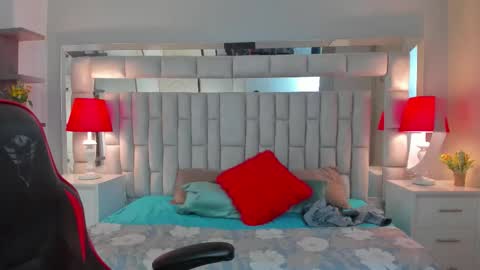 Snapshot of mariiahneedles chatting on October 17, 1:20 am mariiahneedles online show from October 17, 1:20 am