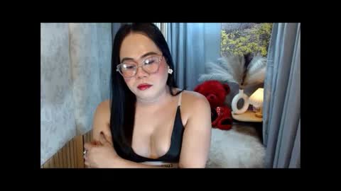 LEAH online show from April 14, 9:42 pm