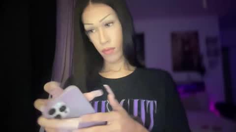 MOLLY MILLS online show from October 21, 4:15 am
