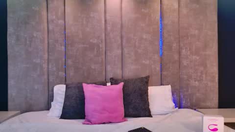 Maxi Rogers online show from November 27, 11:57 am