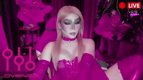 THE QUEEN ALPHA   Queen Medusa Prey online show from April 21, 2:51 am