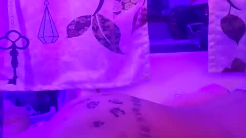 gurlnips online show from February 11, 1:51 pm