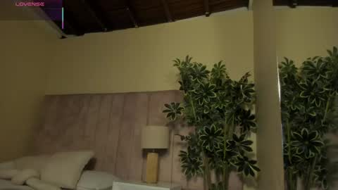 mia_mtnz02 online show from April 17, 12:35 am