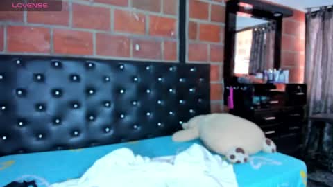 MICHELLE DE LA TORRE online show from April 21, 1:40 pm