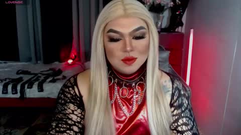 Snapshot of michellevixen921 chatting on September 8, 8:29 pm Michelle online show from September 8, 8:29 pm