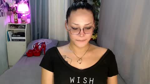 Snapshot of midnightraven27 chatting on December 15, 7:31 pm  Dont forget to follow online show from December 15, 7:31 pm