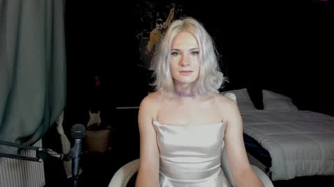 Snapshot of milena_marshmallows chatting on December 8, 8:17 pm Milena online show from December 8, 8:17 pm