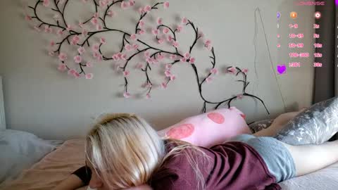 MisaMew online show from March 24, 9:47 am