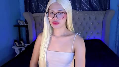 im your queen steffie online show from March 2, 5:02 am