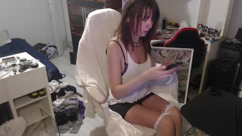 missthon online show from April 21, 9:27 am