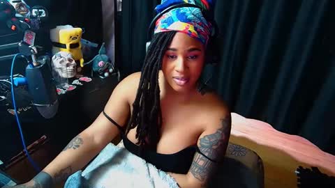 MOMMI SH3DEVIL online show from April 3, 4:38 pm