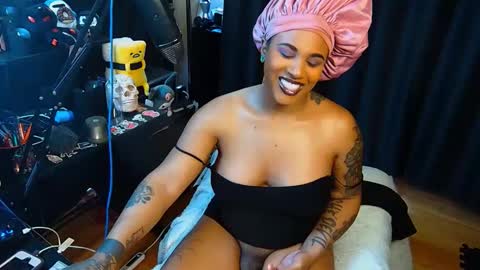 MOMMI SH3DEVIL online show from April 5, 6:06 pm