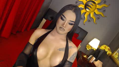 TRICXIEBELLE online show from January 11, 9:25 pm