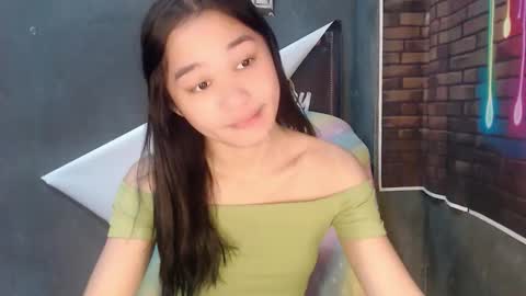 nadiestar online show from April 9, 11:55 pm