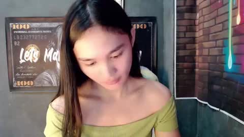 nadiestar online show from May 22, 1:01 am