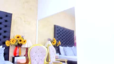 Nahomi  online show from October 22, 6:10 pm