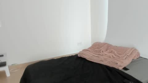 Naomi Moore online show from February 2, 6:20 pm