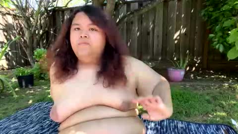 Neon online show from April 9, 8:15 pm