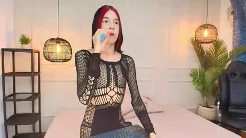 Snapshot of nikki_vesper chatting on October 13, 12:17 pm nikki_vesper online show from October 13, 12:17 pm