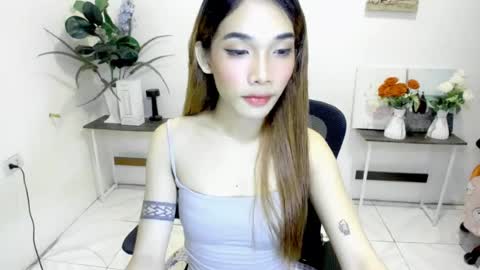 ohmy_lianxx online show from June 19, 6:34 pm