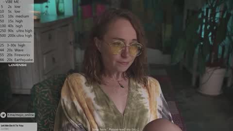 Snapshot of ohmymojo chatting on October 30, 3:05 am Mo  Mojo online show from October 30, 3:05 am