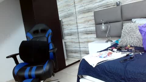 Oliver  online show from December 10, 6:49 pm