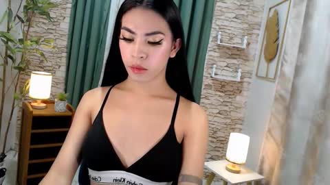olivia_hotcummer online show from October 26, 11:01 pm