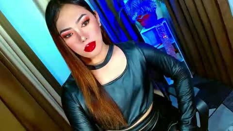 Snapshot of olivia_the_temptress27 chatting on October 12, 10:18 am Miss OLIVIA online show from October 12, 10:18 am