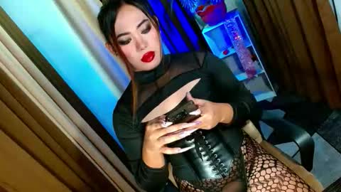 Snapshot of olivia_the_temptress27 chatting on October 14, 10:27 am Miss OLIVIA online show from October 14, 10:27 am