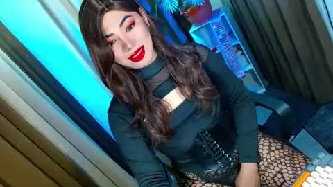Snapshot of olivia_the_temptress27 chatting on October 22, 8:27 am Miss OLIVIA online show from October 22, 8:27 am