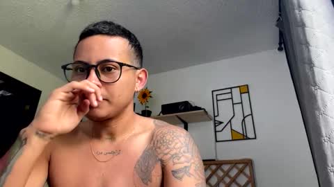 Snapshot of osito_mx chatting on October 21, 12:07 pm Mateo online show from October 21, 12:07 pm