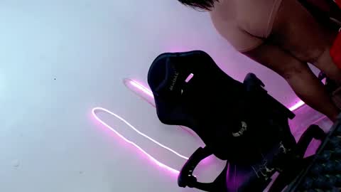 Fina Dwarf online show from April 20, 3:46 pm