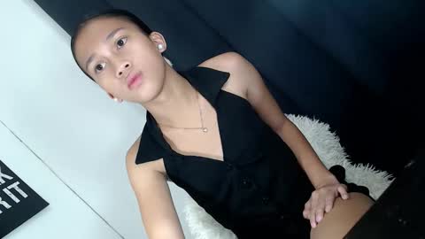 pinkdollbaby_ online show from April 15, 8:20 pm