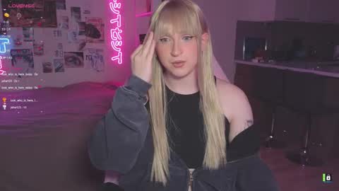 pinkvenom_ online show from March 29, 4:18 pm