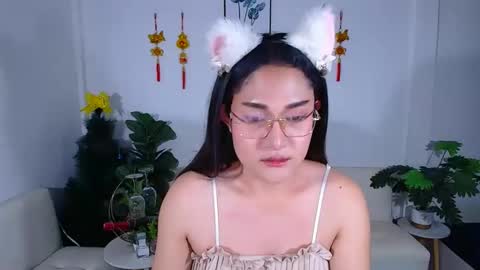 Ploysai online show from March 6, 9:03 am