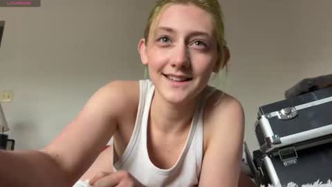 Oli online show from April 17, 8:43 pm