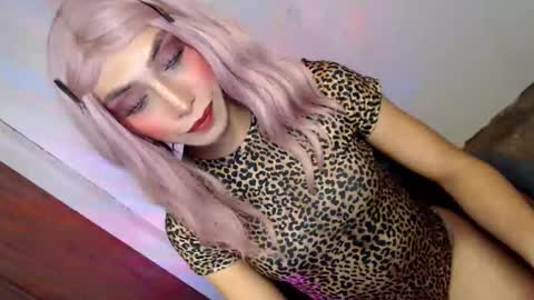 just call me QUEEN and ill be there online show from January 12, 5:09 pm