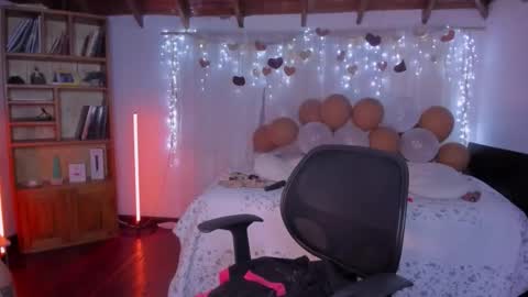 Romi Rouse online show from February 18, 1:57 am